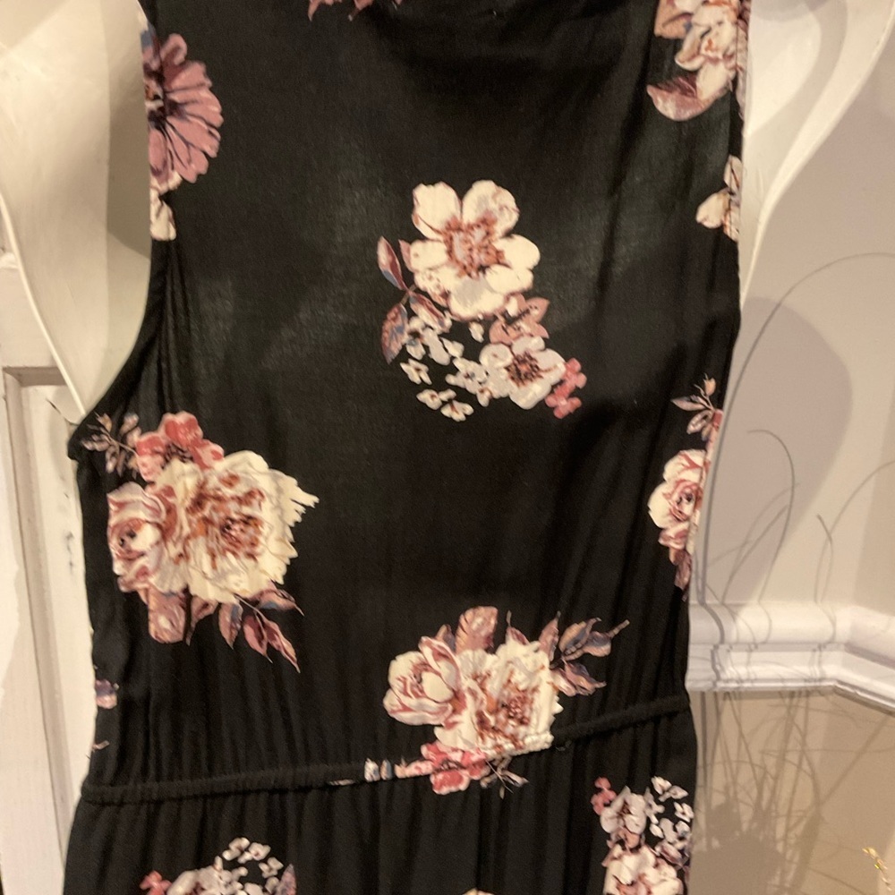 C Black Floral Shorts Romper with Train Size Small - Picture 5 of 10